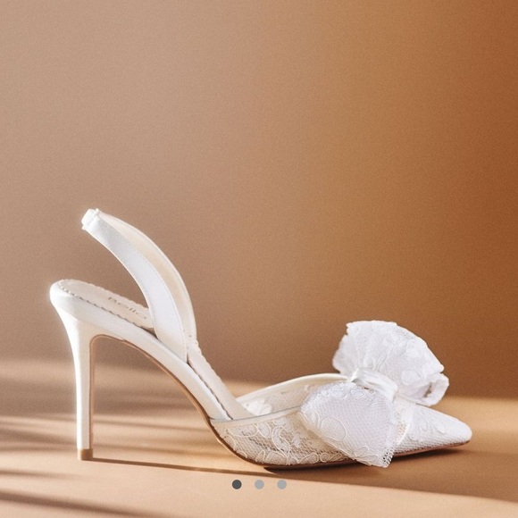 Bella Belle Francesca Lace Slingback Bow Heels - Picture 2 of 10